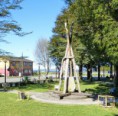 /album/octavo-chiloe/l-737-sacho-en-plaza-de-queilen-jpg/